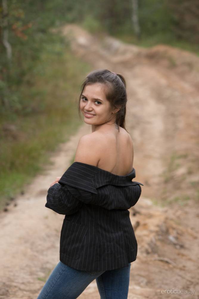 Teen model Pola strips naked on a dirt path running thru the woods - #1