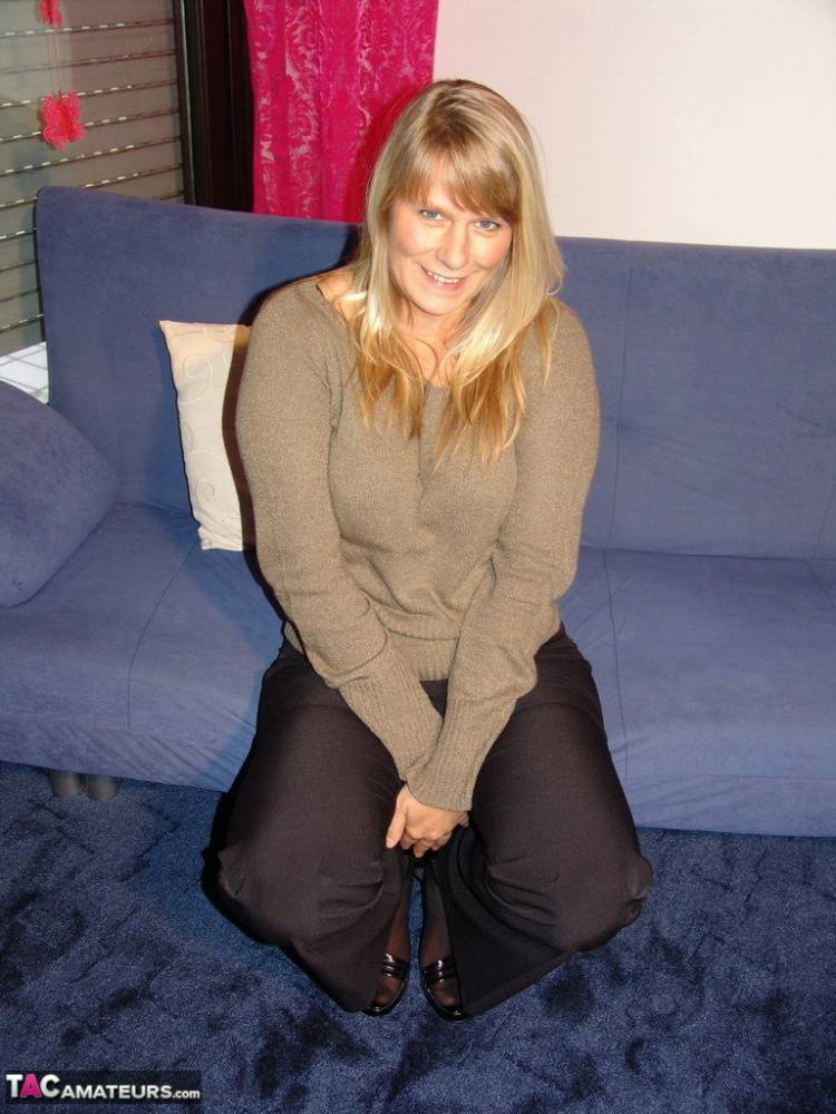 Blonde amateur Sweet Susi dildos her vagina in nylon socks and heels - #2