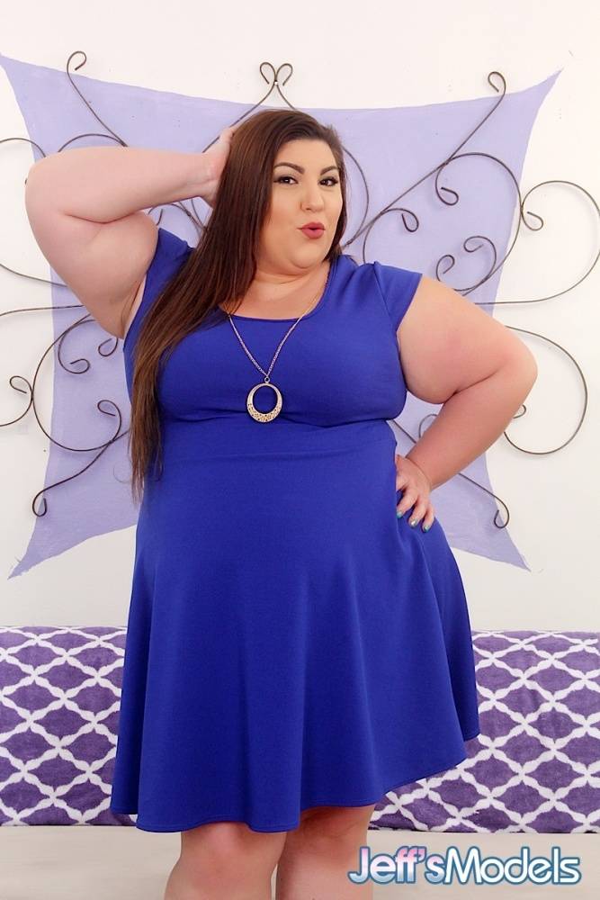 Huge SSBBW Bella Bendz gets on her knees to spread massive fat ass in heels - #12