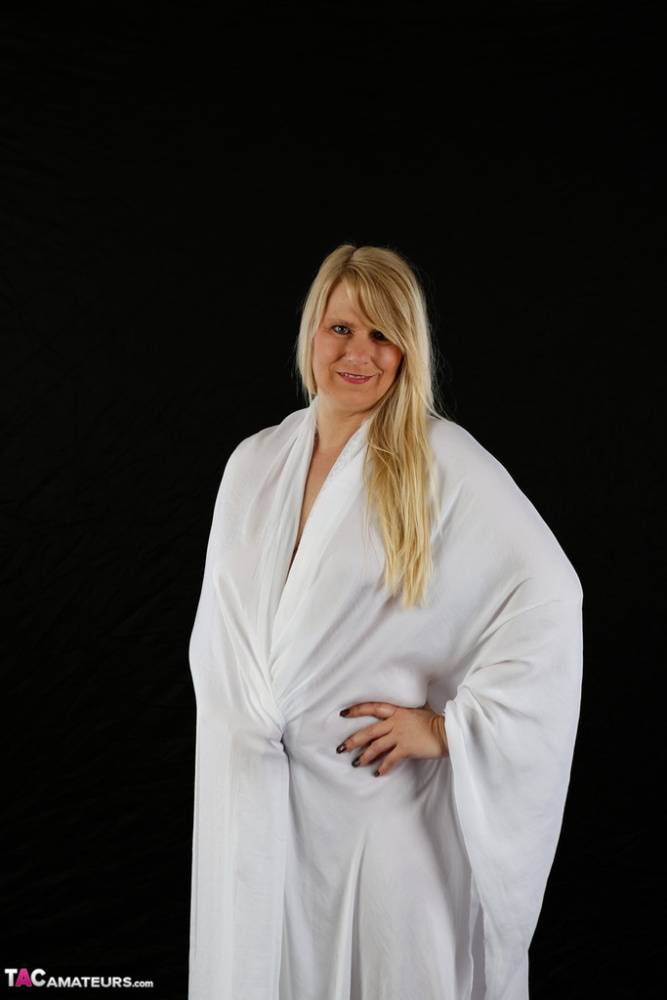 Mature blonde Sweet Susi opens her bathrobe to exposes her totally naked body - #3