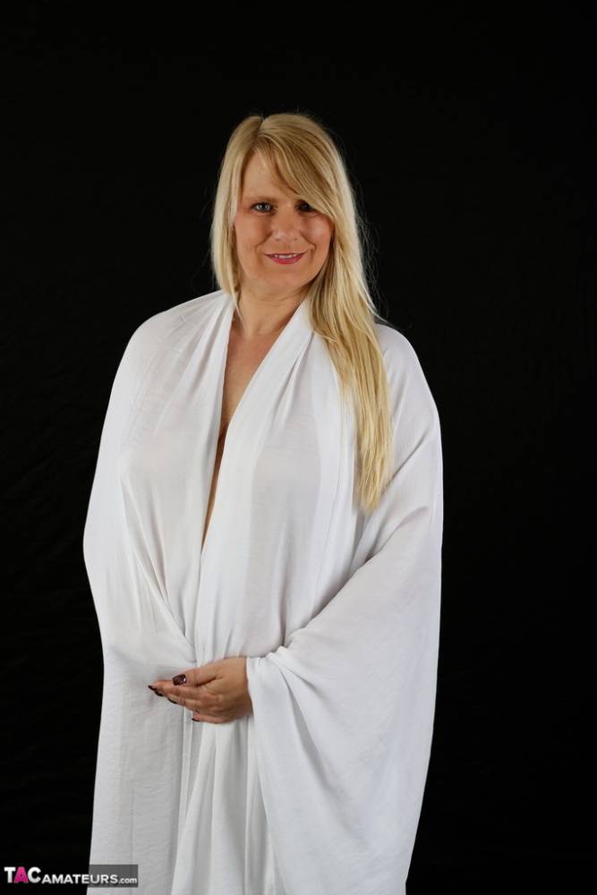 Mature blonde Sweet Susi opens her bathrobe to exposes her totally naked body - #11