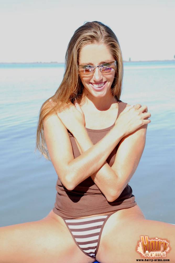 Hot amateur MILF poses her beautiful body in a sexy bikini and sunglasses - #5