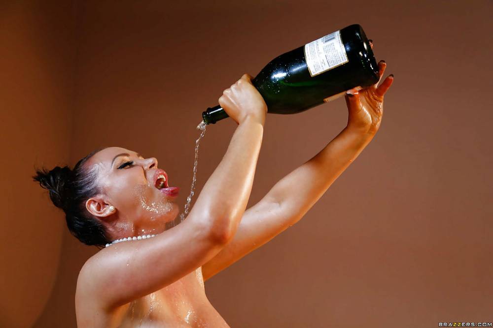 Sensual milf Nikki Benz is drinking champagne like a pornstar! - #5