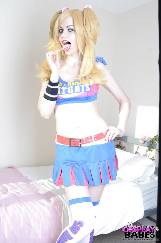 Blonde cosplay cutie Tina Fay masturbating shaved vagina with lollipop - #6