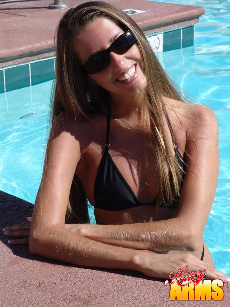 Amateur model Lori Anderson shows off her hairy arms in bikini and sunglasses - #14