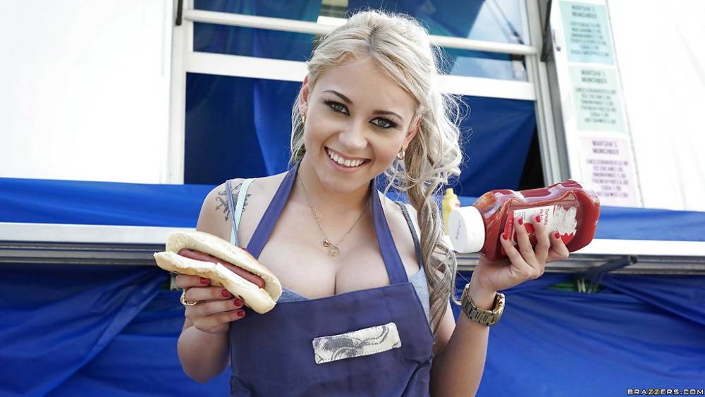 Buxom blonde teen Marsha May serves up hot dogs and hooters outdoors - #10