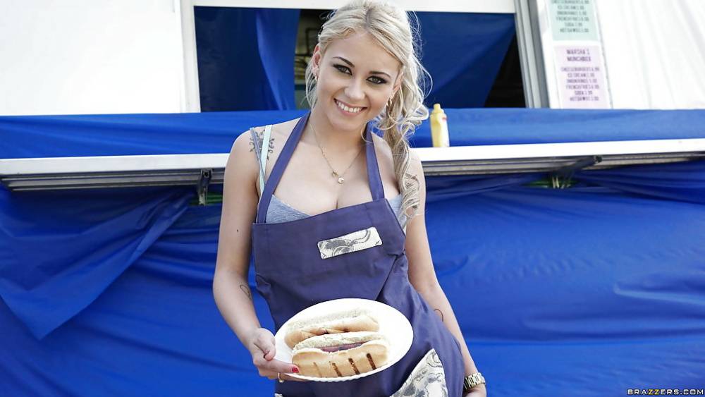 Buxom blonde teen Marsha May serves up hot dogs and hooters outdoors - #11