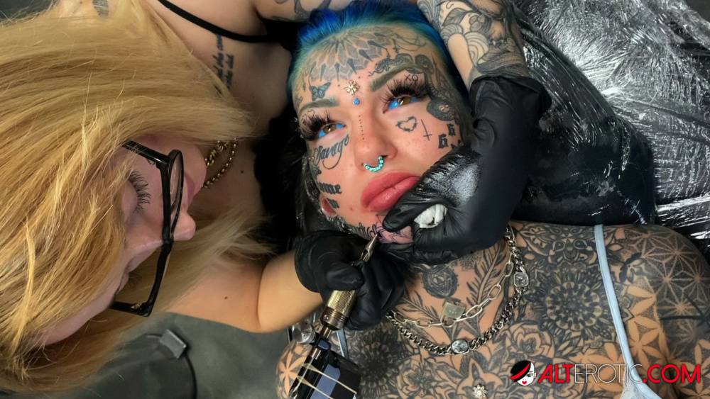 Tattoo enthusiast Amber Luke gets a new face tat from a female artist - #14