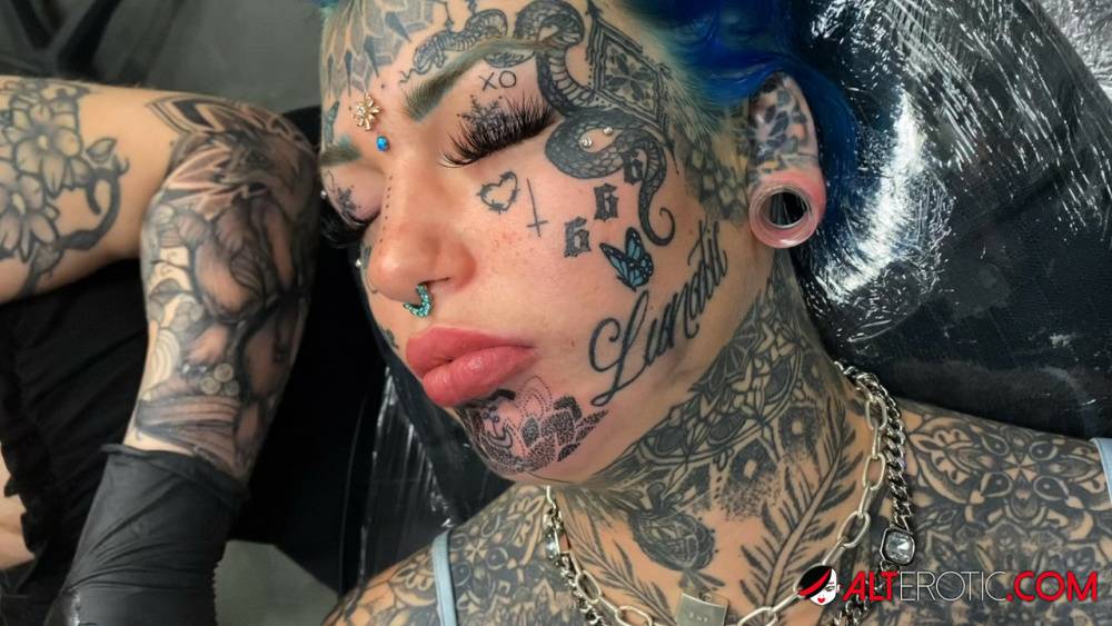 Tattoo enthusiast Amber Luke gets a new face tat from a female artist - #15