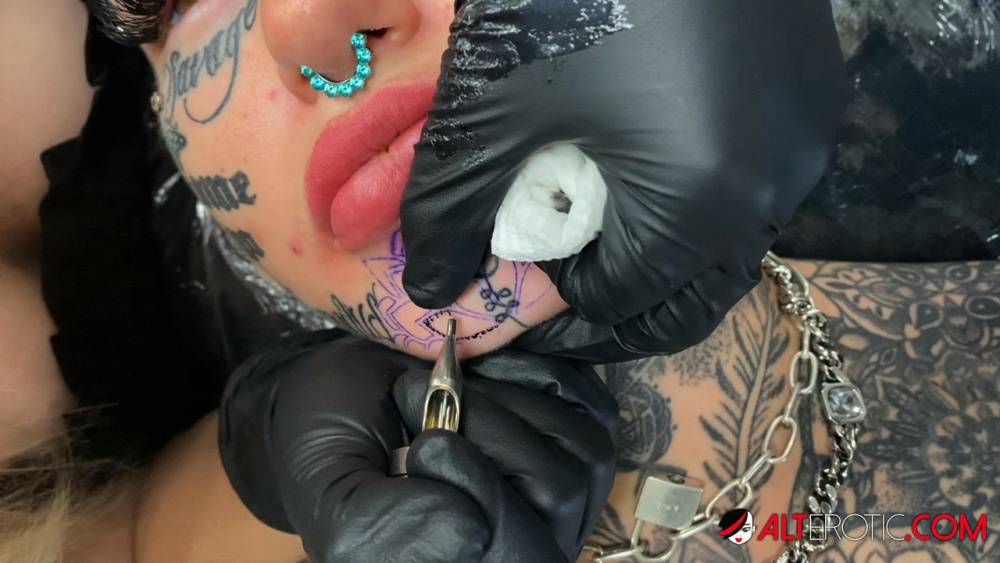 Tattoo enthusiast Amber Luke gets a new face tat from a female artist - #5