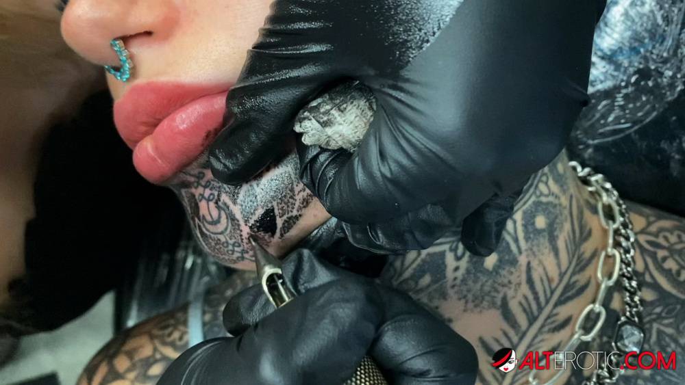Tattoo enthusiast Amber Luke gets a new face tat from a female artist - #7