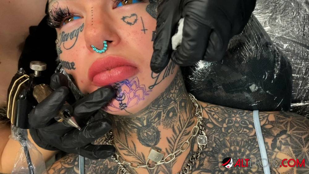 Tattoo enthusiast Amber Luke gets a new face tat from a female artist - #9