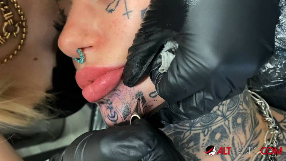 Tattoo enthusiast Amber Luke gets a new face tat from a female artist - #12