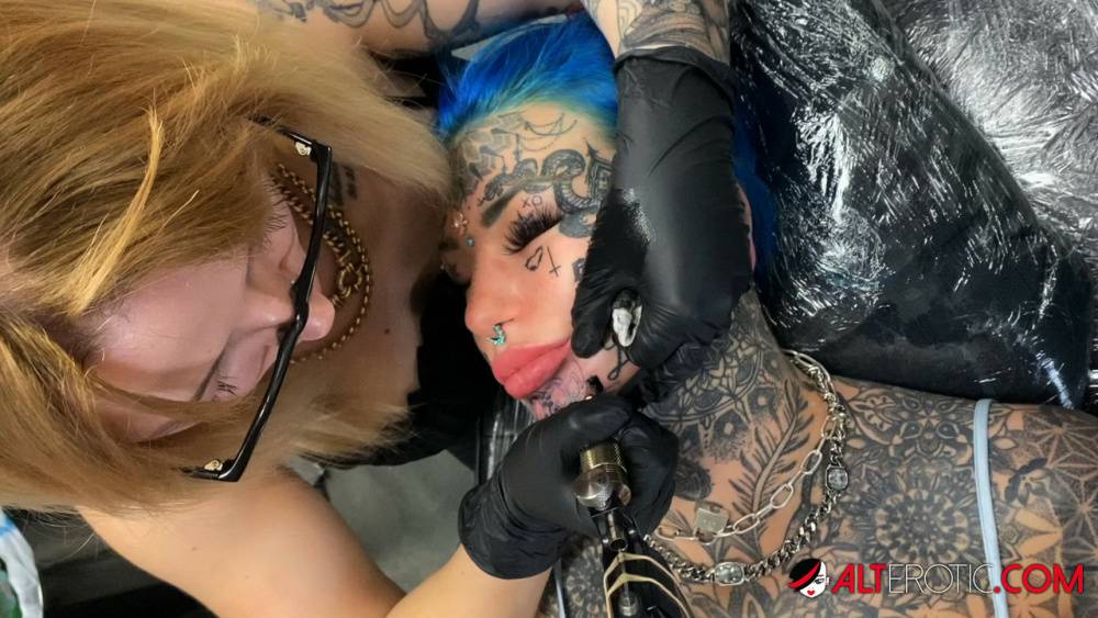 Tattoo enthusiast Amber Luke gets a new face tat from a female artist - #4