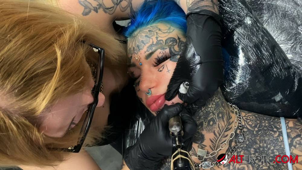 Tattoo enthusiast Amber Luke gets a new face tat from a female artist - #6
