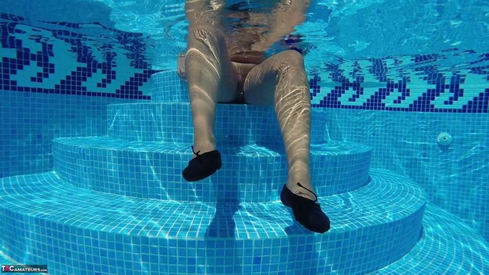 Older blonde Sweet Susi masturbates while mostly underwater in a pool - #6