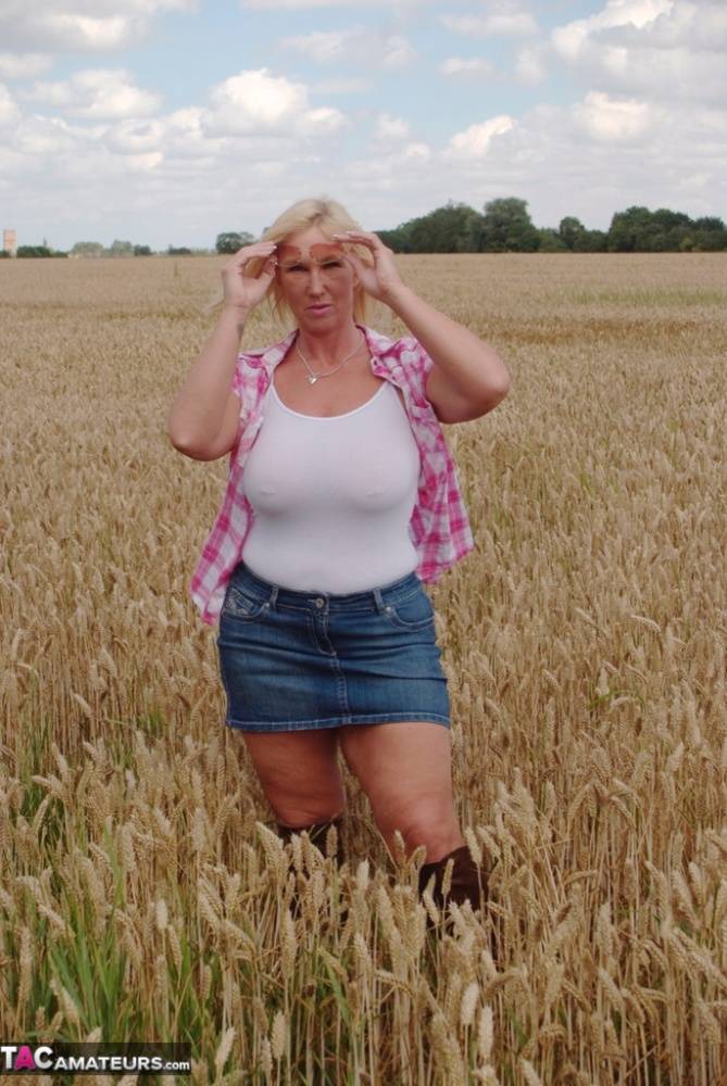 Chubby mature MILF Melody reveals great big tits & flashes hot ass in a field - #15
