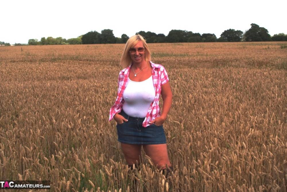 Chubby mature MILF Melody reveals great big tits & flashes hot ass in a field - #11