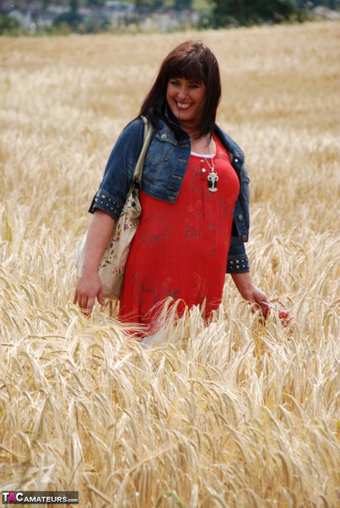 Older British amateur Juicey Janey shows her tits and twat in a field of wheat - #6