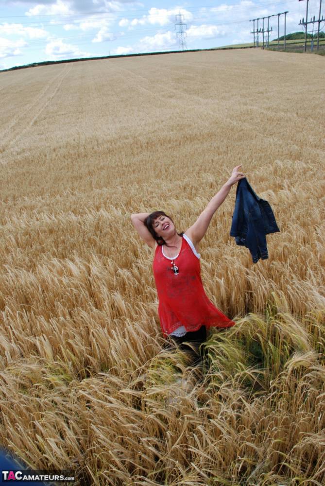 Older British amateur Juicey Janey shows her tits and twat in a field of wheat - #16