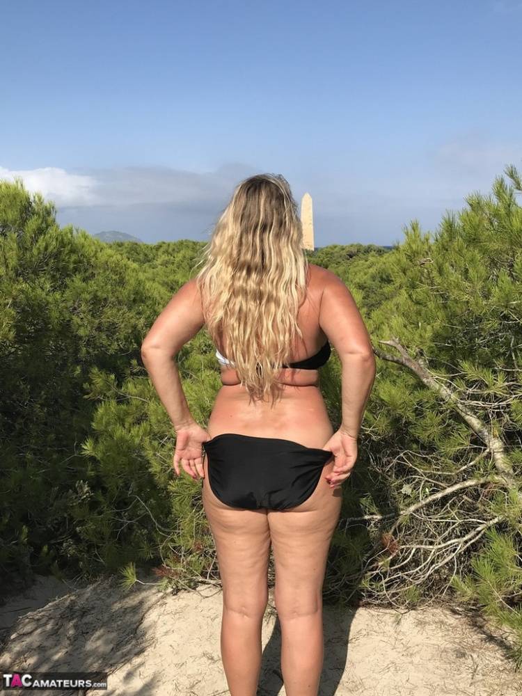 Fat first timer with dirty blonde hair Sweet Susi takes off dress and bikini - #9
