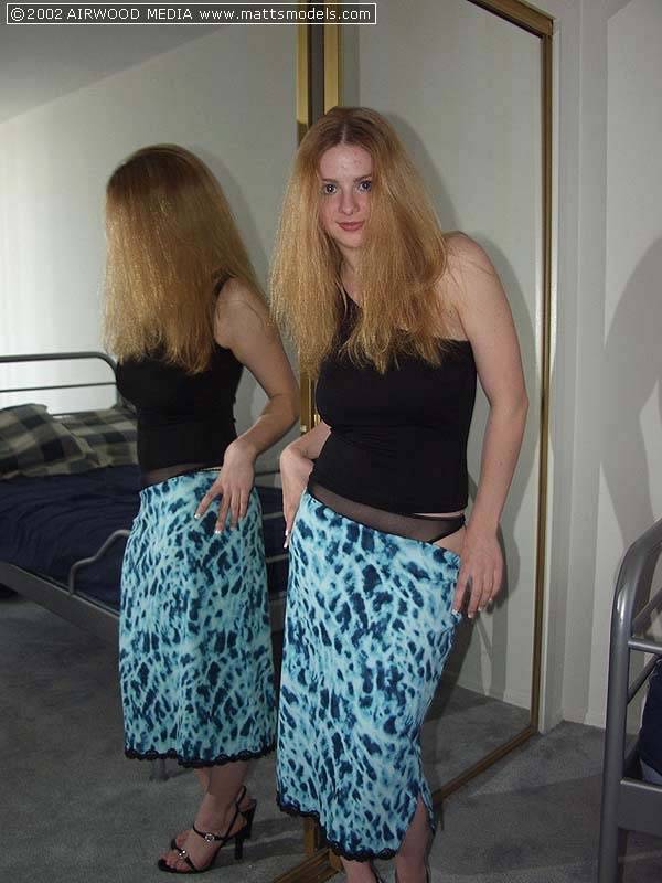 Amateur model Heidi disrobes afore a mirror before spreading her labia lips - #16