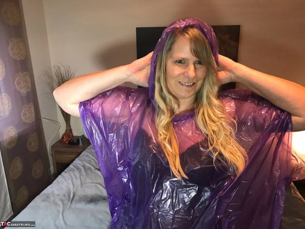 Mature amateur Sweet Susi lifts up a see-through raincoat to show her snatch - #12