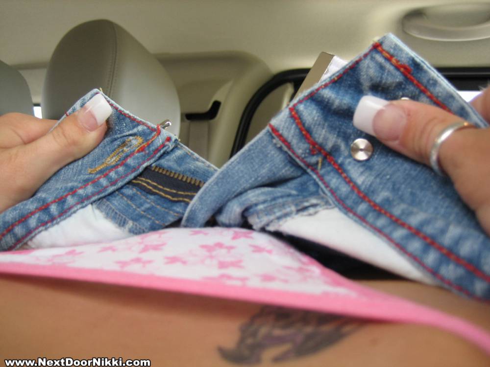 Amateur girl Nikki Sims flashes her bra while getting changed inside a vehicle - #10