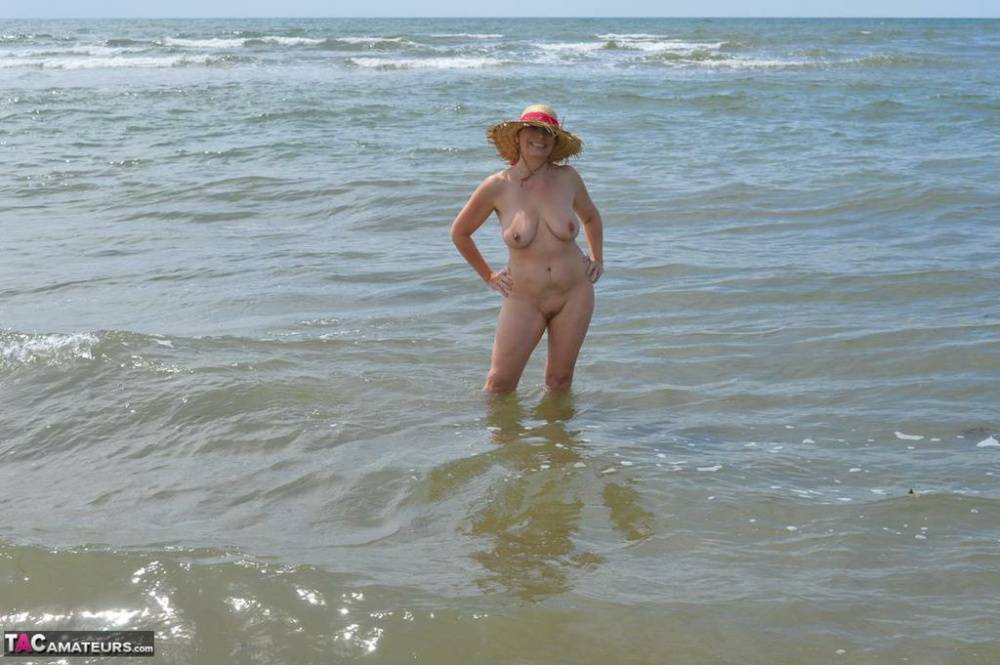 Older amateur Barby Slut wades into the ocean in nothing more than a sun hat - #14
