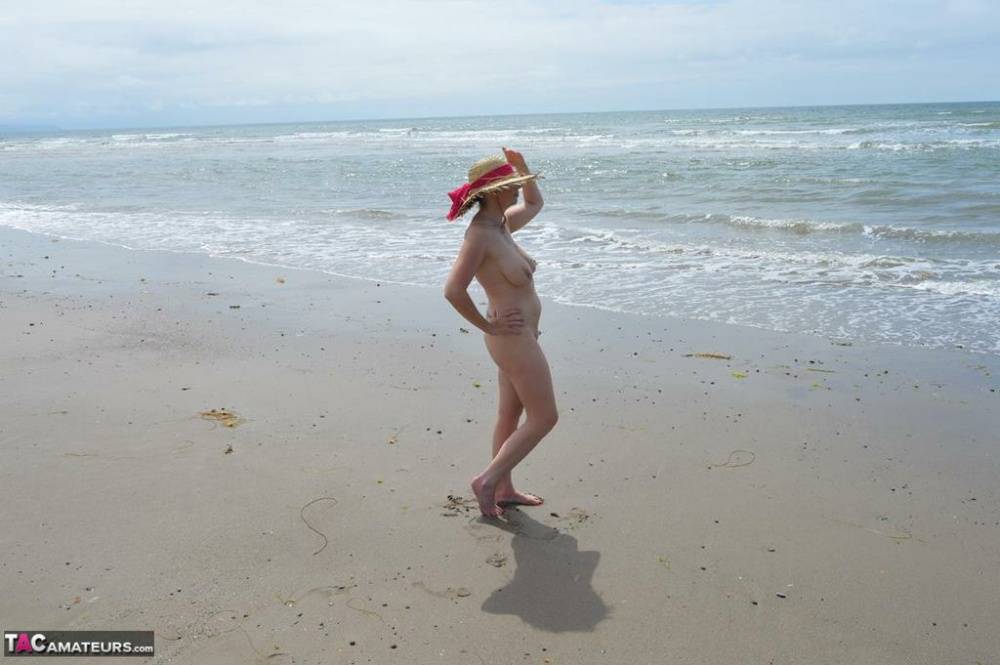 Older amateur Barby Slut wades into the ocean in nothing more than a sun hat - #13