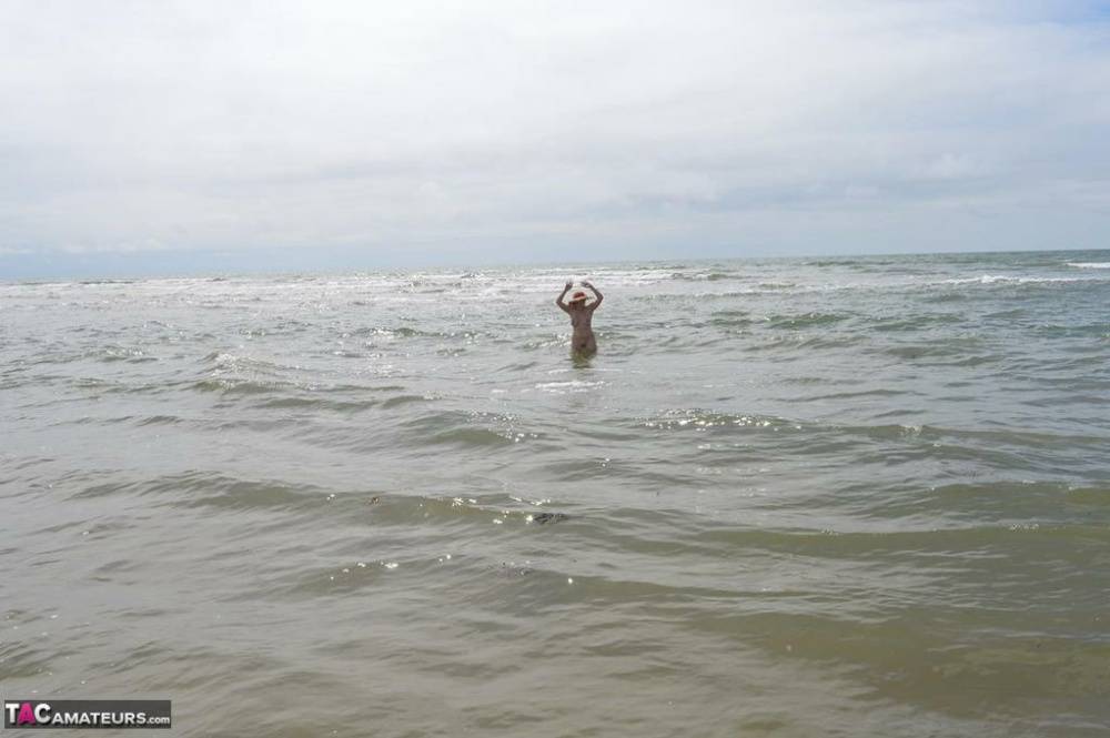 Older amateur Barby Slut wades into the ocean in nothing more than a sun hat - #6