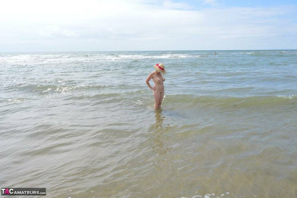 Older amateur Barby Slut wades into the ocean in nothing more than a sun hat - #3