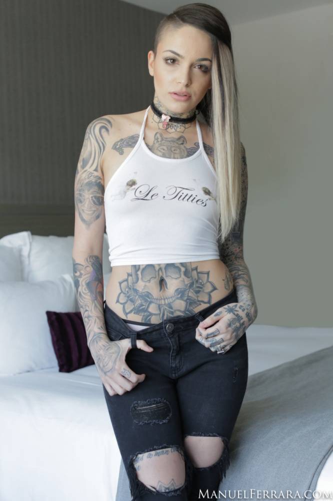 Tattooed girl Leigh Raven wears a black choker while getting naked - #4