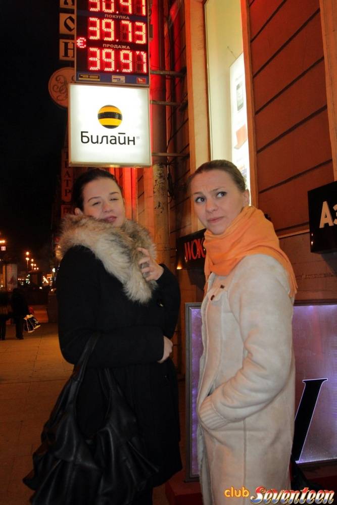 Young girls head home for lesbian play after a day of shopping - #11