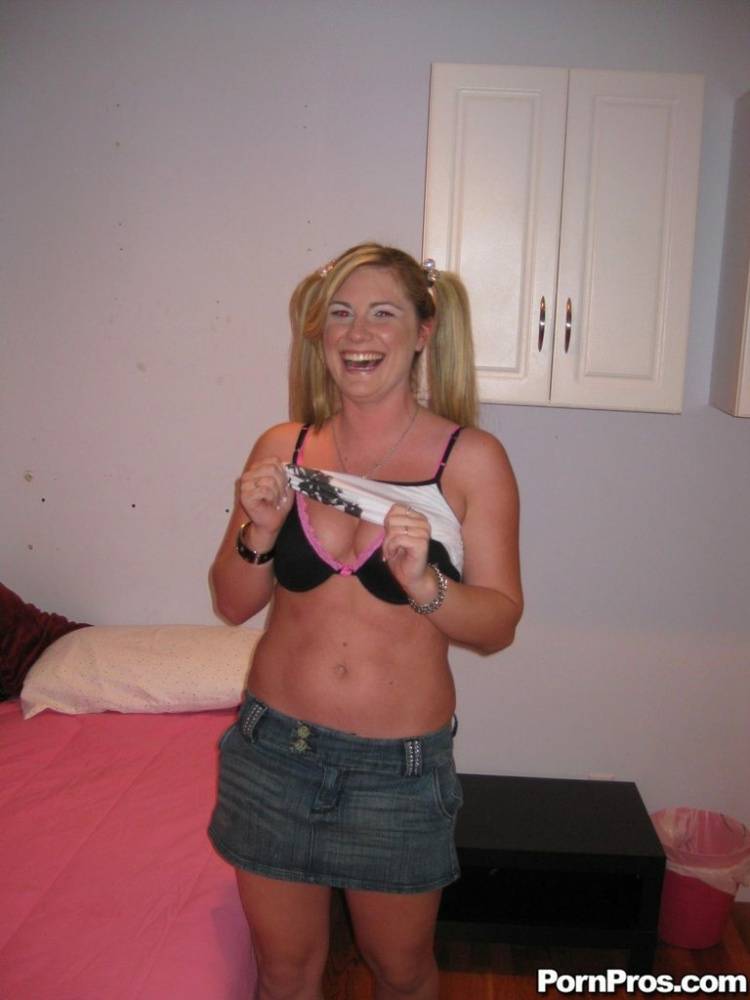 Blonde ex-gf Hayden Night strips and shows her pink twat for ex-boyfriend - #3