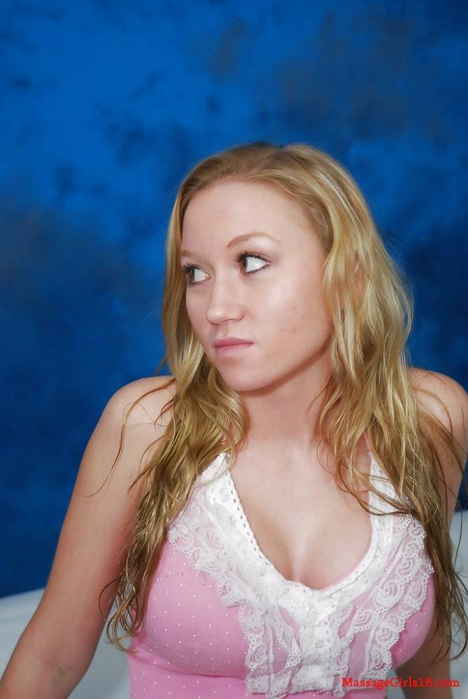 Flexy teen babe Madison S exposes delights in anticipation of massage - #12