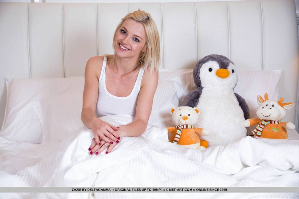 Beautiful blonde teen Zazie holds a stuffed animal after getting totally naked - #16