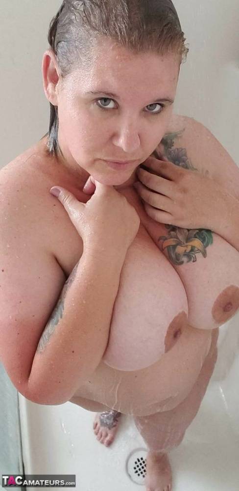 Mature BBW Kris Ann removes a dress before taking a shower in the nude - #6