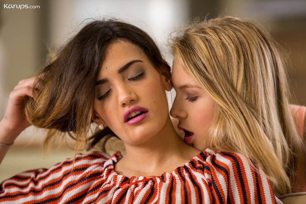 Teen lesbians Penelope Cum & Alecia Fox kiss before having sex on a loveseat - #3