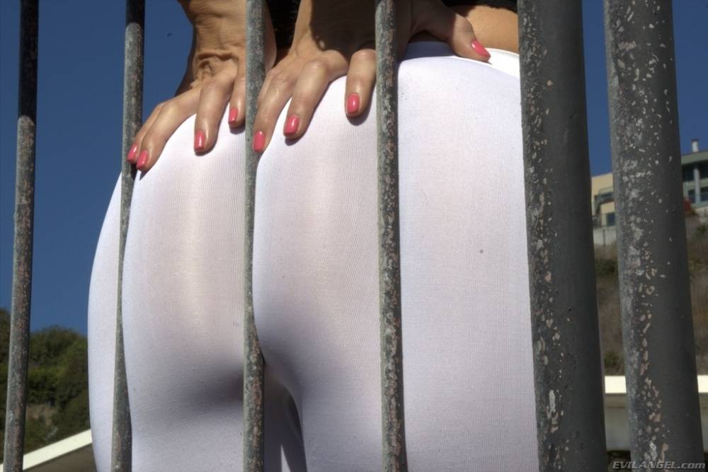Sexy MILF Chanel Preston slides yoga pants over her ample backside - #13