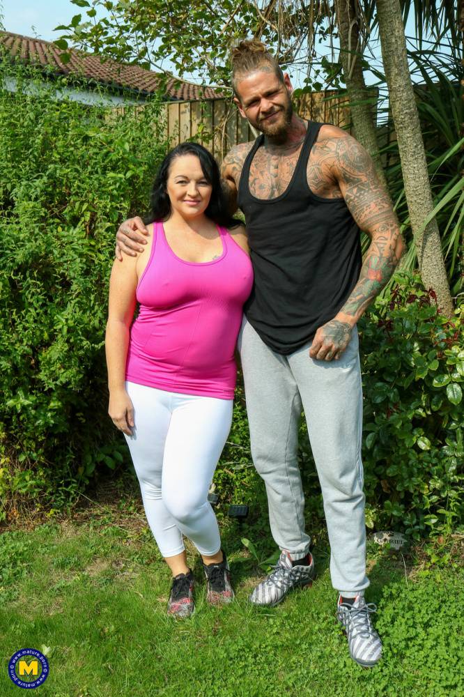 Mature BBW has sexual relations with a hunky tattooed man - #16