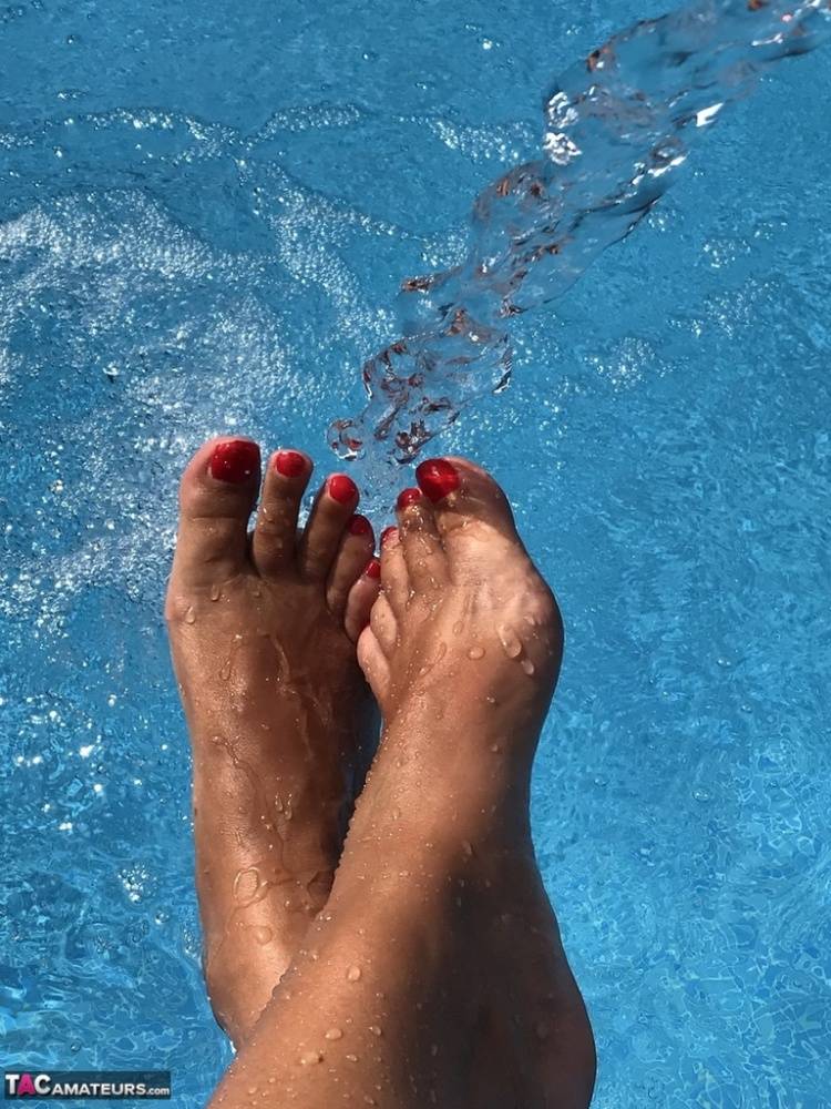 Mature woman Sweet Susi dips her painted toenails into a swimming pool - #8