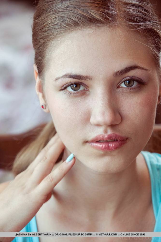 Teen solo girl Jasmina pauses her studies to model bare naked afore a bookcase - #12