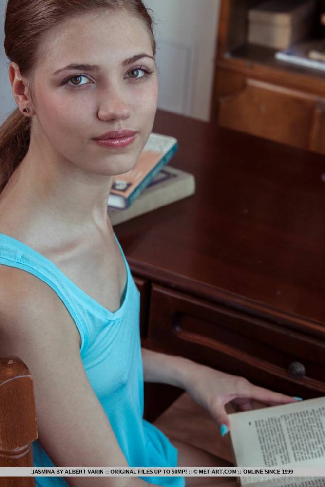 Teen solo girl Jasmina pauses her studies to model bare naked afore a bookcase - #4