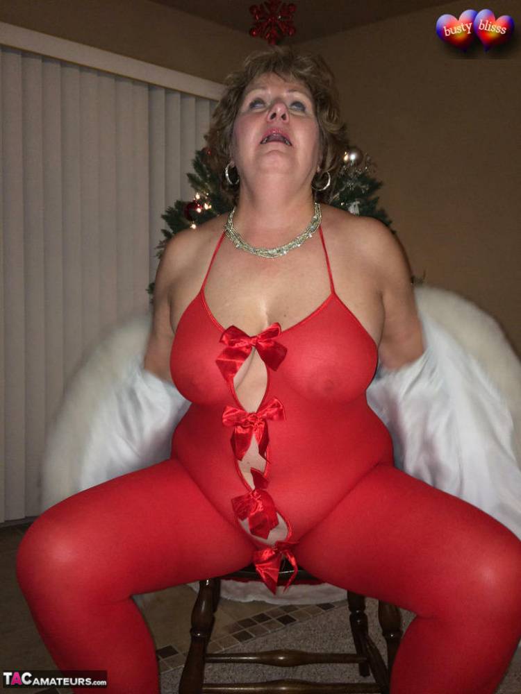 Older amateur Busty Bliss gives a blowjob in revealing lingerie at Christmas - #6