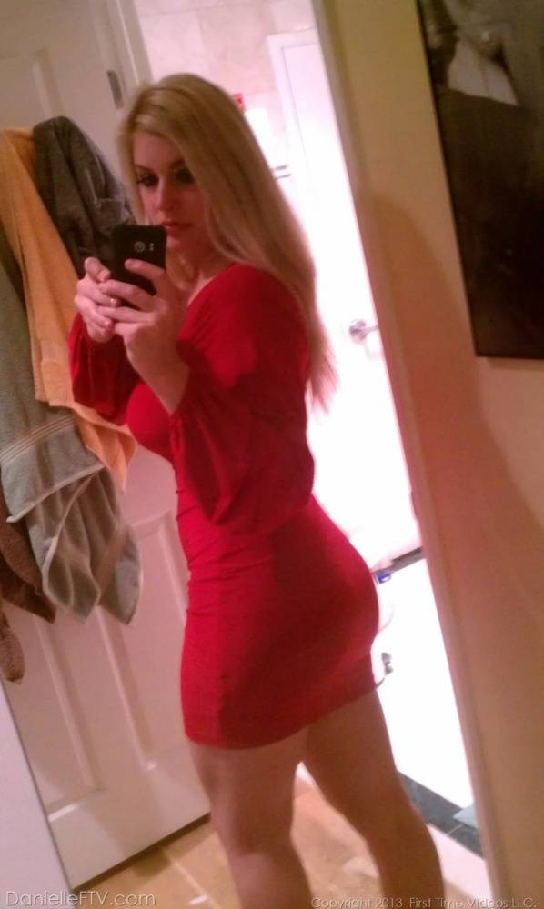 Blonde amateur Danielle Ftv dons numerous outfits for non nude selfies - #12
