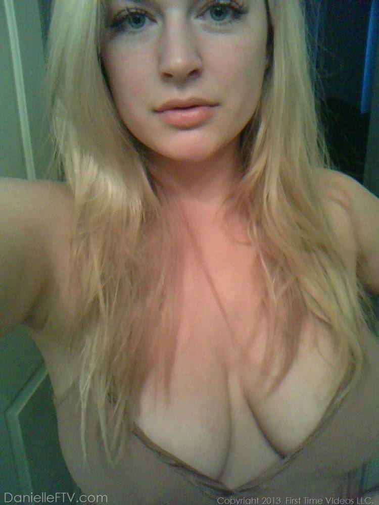 Blonde amateur Danielle Ftv dons numerous outfits for non nude selfies - #1