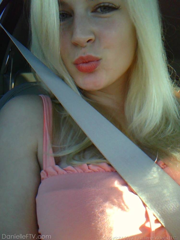 Blonde amateur Danielle Ftv dons numerous outfits for non nude selfies - #2