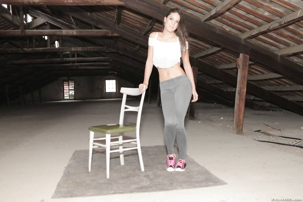 Brunette Euro babe Carolina Abril shedding yoga pants to pose for nude pics - #7
