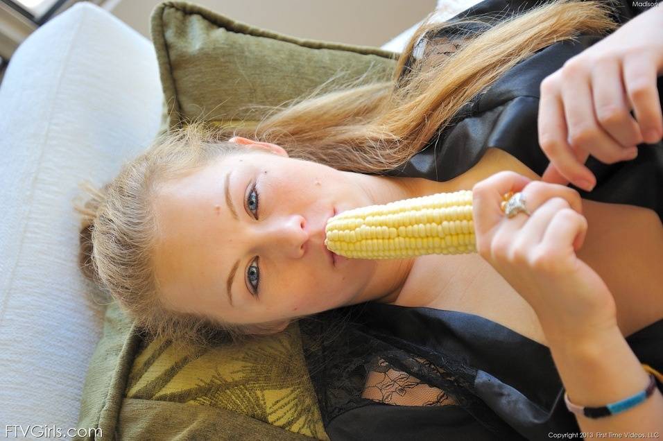 Blonde slut naked outdoors & masturbating with banana and corn cob insertion - #14